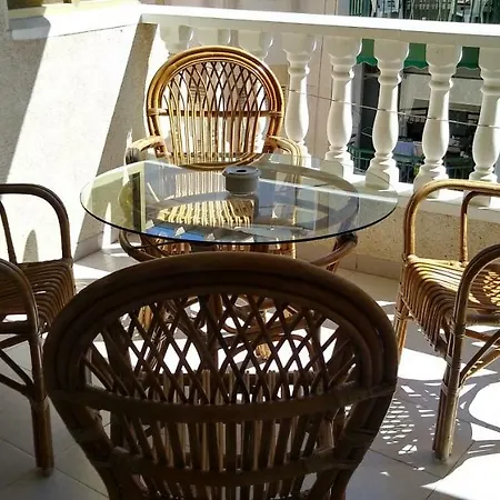 Comfortable 600m From The Beach *