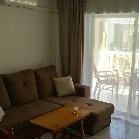 Comfortable 600m From The Beach *