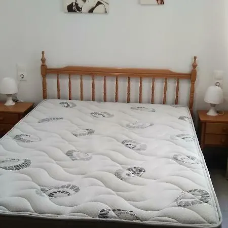 Comfortable 600m From The Beach *